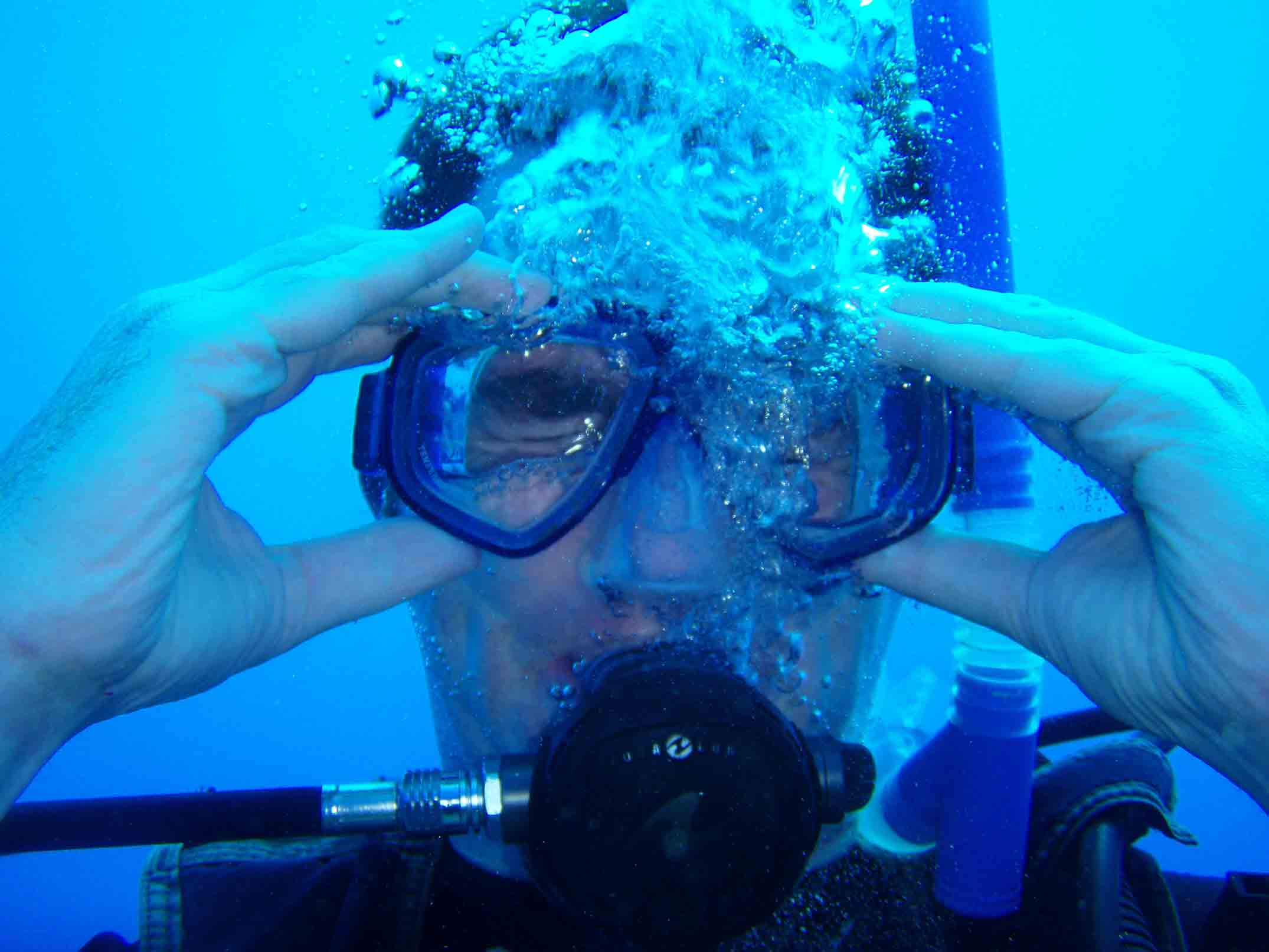 scuba diving mask skill